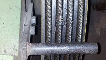 TÜV AUSTRIA records defects in elevators: Traction sheave with main cables on top in the machine room
