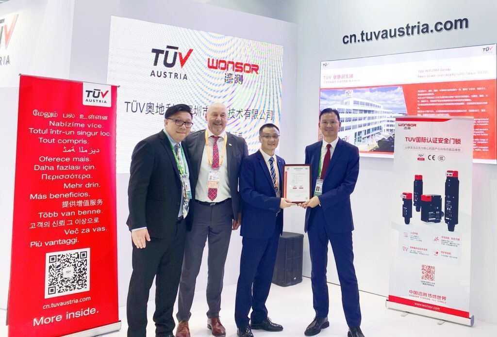 Shenzhen Wonsor Technology Co., Ltd. was certified by TÜV AUSTRIA according to IEC 60947-5-1 and ISO 14119: Ivan Huang, Geschäftsführer
International recognition of product safety and quality: Ivan Huang, Managing Director of TÜV AUSTRIA Shanghai, together with Helmut Rakowitsch, Consul General of Austria in Shanghai, presented the certificates to Tang Xiaohui, CEO of Shenzhen Wonsor Technology at the China International Import Exhibition, CIIE in Shanghai. The CIIE is jointly organized by the Chinese Ministry of Commerce and the Shanghai Municipal Government.