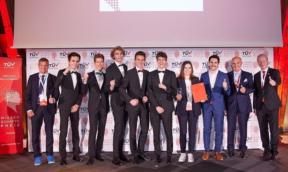 TÜV AUSTRIA #WiPreis 2024: Three winning projects prevailed against strong competition in the race for the coveted science prize (from left to right): TU Wien Rector Jens Schneider, Markus Exler, Lucas Fröller, Jan Kaiser, Lorenz Riedl and Alexander Schütz from the Linzer Technikum (HTL), Christina Danecker (diploma thesis) and Lukas Kasper (dissertation), TU Wien, TÜV AUSTRIA President Johann Marihart and TÜV AUSTRIA CEO Stefan Haas.