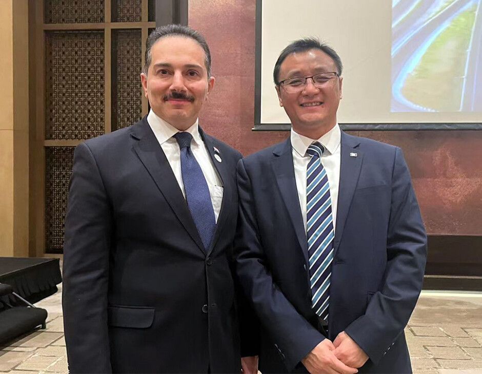 Hussein Al-Rammah, Charge d affaires a.i. at Embassy of the Republic of lraq (l) & Ivan Huang, Managing Director of TÜV AUSTRIA China