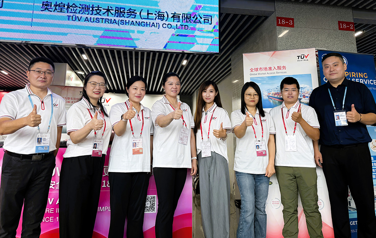 001 合影edited 1200x761px